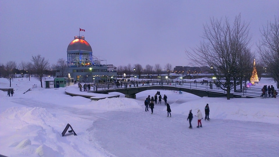 mademoiselle voyage-montreal-patinoire